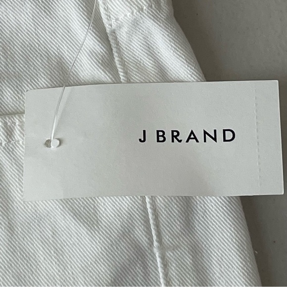 J. BRAND NWT SACHI MID-RISE CUTT OF DENIM JEAN SHORTS IN WHITE 26 29 - Picture 7 of 15